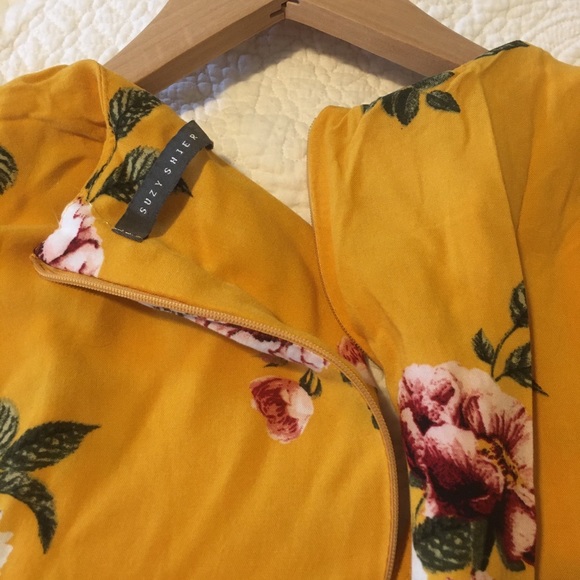 Dress yellow/floral Size: XL fits smaller - Picture 4 of 4